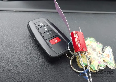 2022 Toyota Prius Prime Limited z USA, uszkodzony, nr VIN JTDKAMFP0N3205647